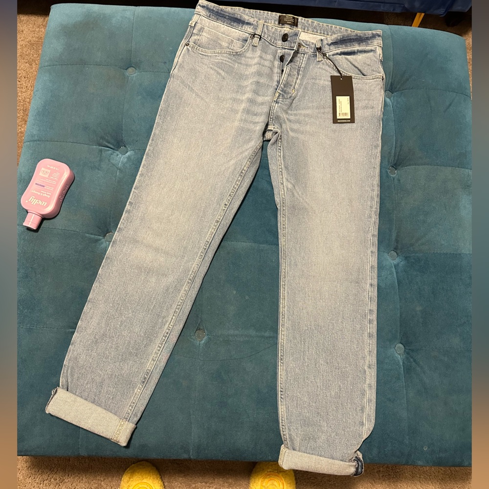 Neuw light washed jeans // NEVER WORN